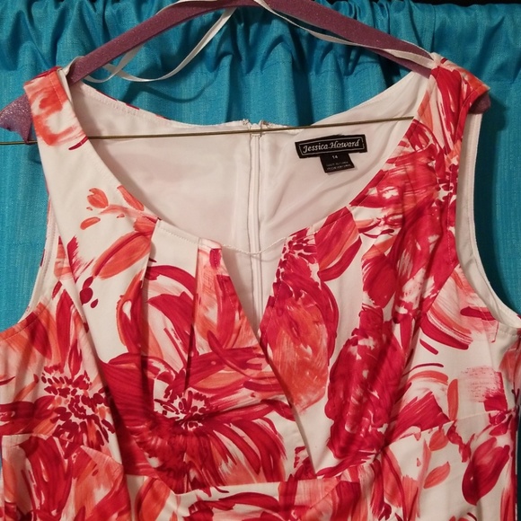 A floral dress - Picture 2 of 4